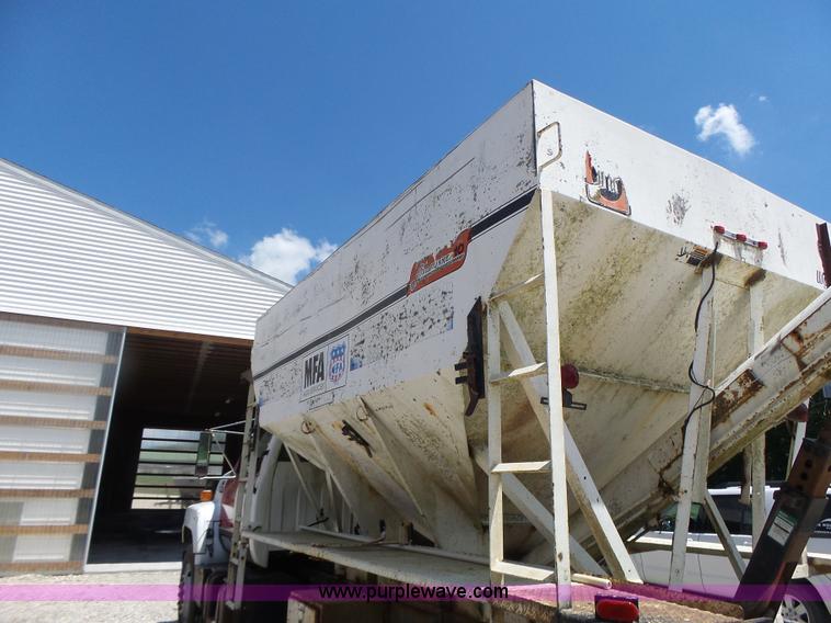 image for item L6212 1994 GMC TopKick tender truck