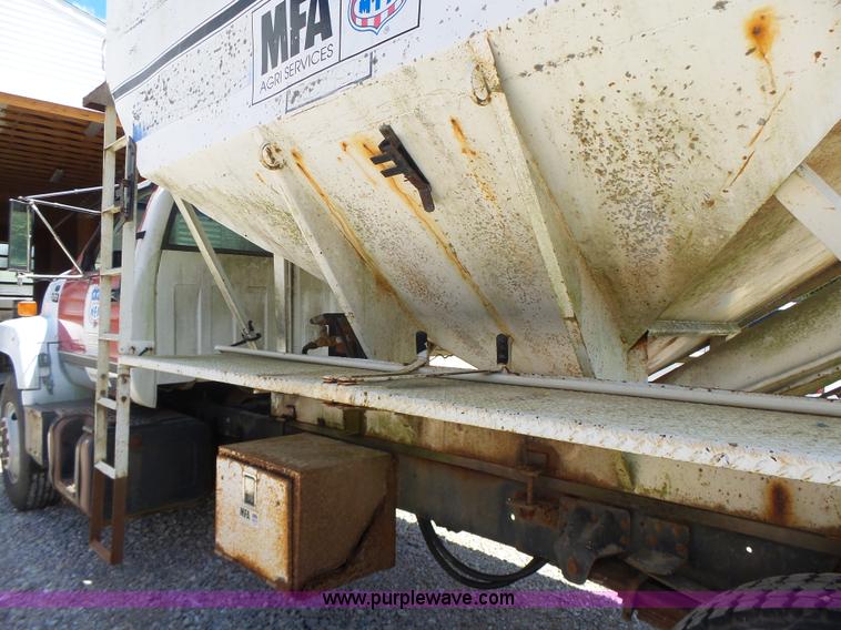 image for item L6212 1994 GMC TopKick tender truck