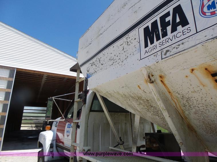 image for item L6212 1994 GMC TopKick tender truck