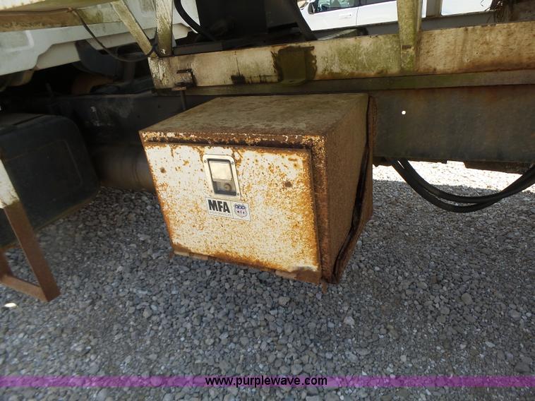 image for item L6212 1994 GMC TopKick tender truck