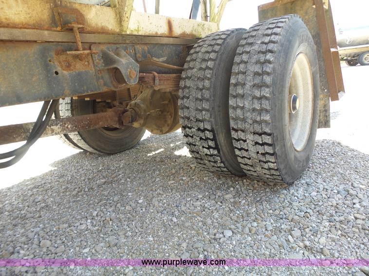 image for item L6212 1994 GMC TopKick tender truck