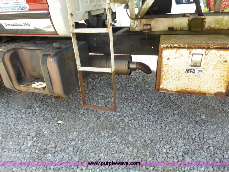 image for item L6212 1994 GMC TopKick tender truck