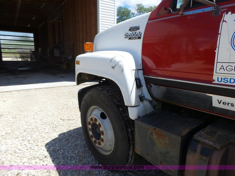 image for item L6212 1994 GMC TopKick tender truck