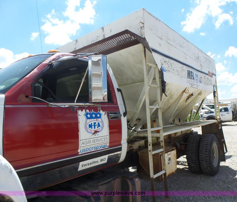 image for item L6212 1994 GMC TopKick tender truck