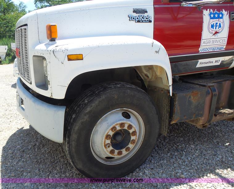 image for item L6212 1994 GMC TopKick tender truck