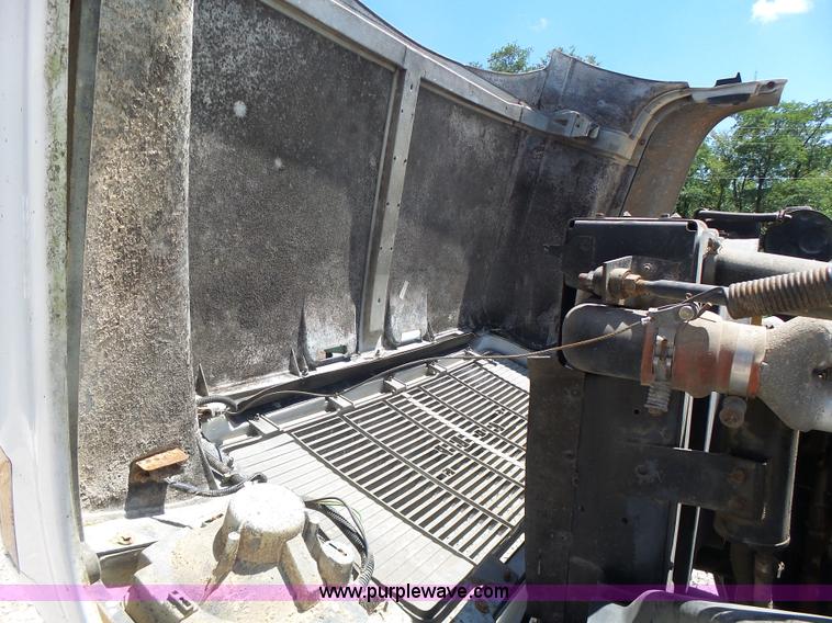 image for item L6212 1994 GMC TopKick tender truck