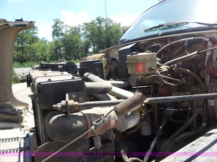 image for item L6212 1994 GMC TopKick tender truck