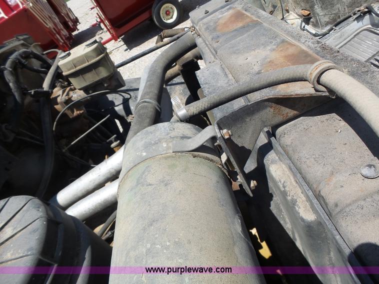 image for item L6212 1994 GMC TopKick tender truck