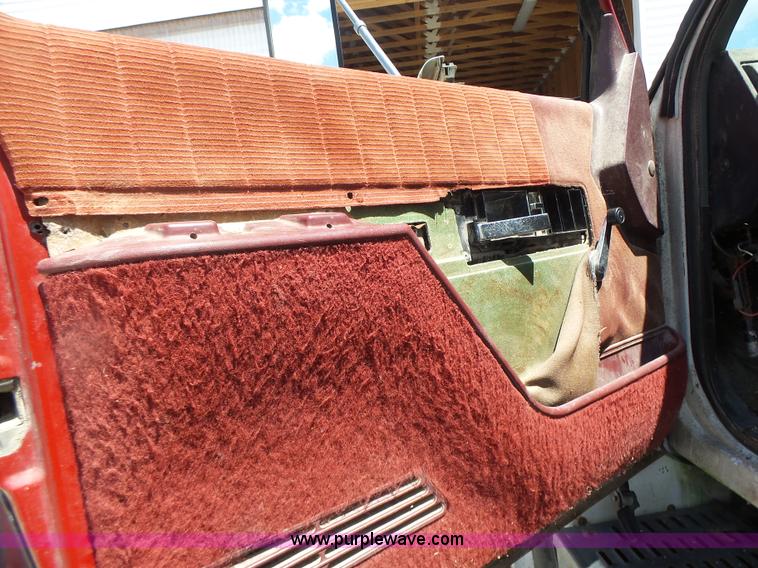 image for item L6212 1994 GMC TopKick tender truck