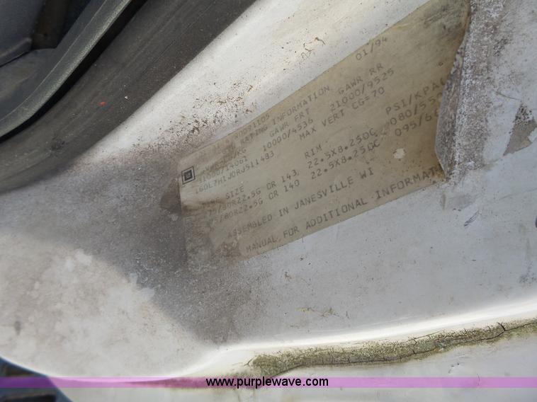 image for item L6212 1994 GMC TopKick tender truck