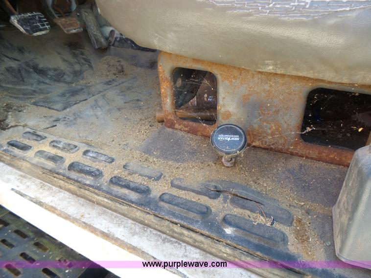 image for item L6212 1994 GMC TopKick tender truck