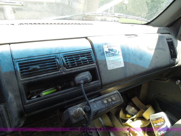 image for item L6212 1994 GMC TopKick tender truck