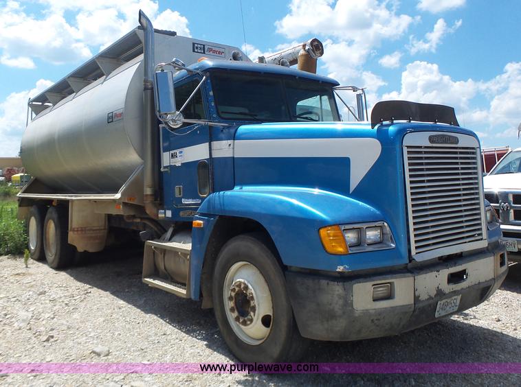 image for item L6213 1995 Freightliner FLD feed delivery truck