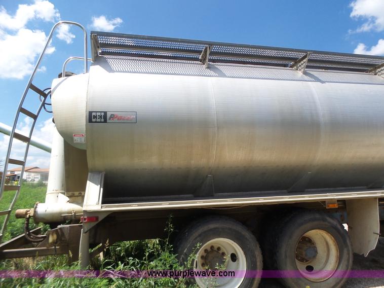 image for item L6213 1995 Freightliner FLD feed delivery truck