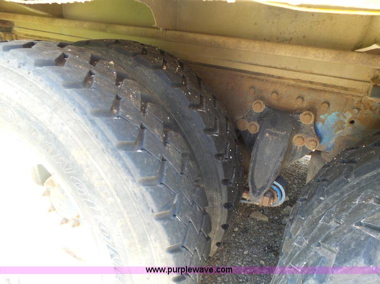 image for item L6213 1995 Freightliner FLD feed delivery truck