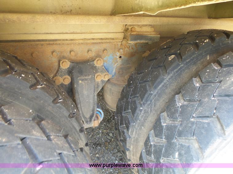 image for item L6213 1995 Freightliner FLD feed delivery truck