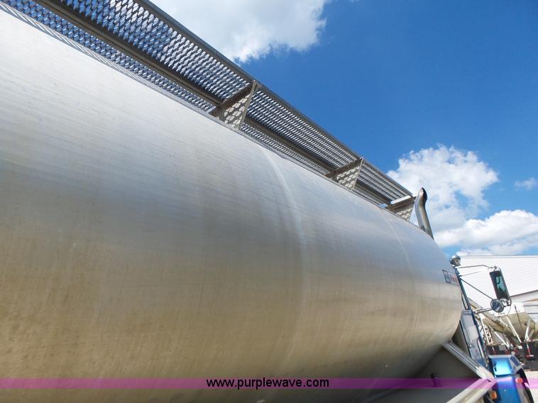 image for item L6213 1995 Freightliner FLD feed delivery truck