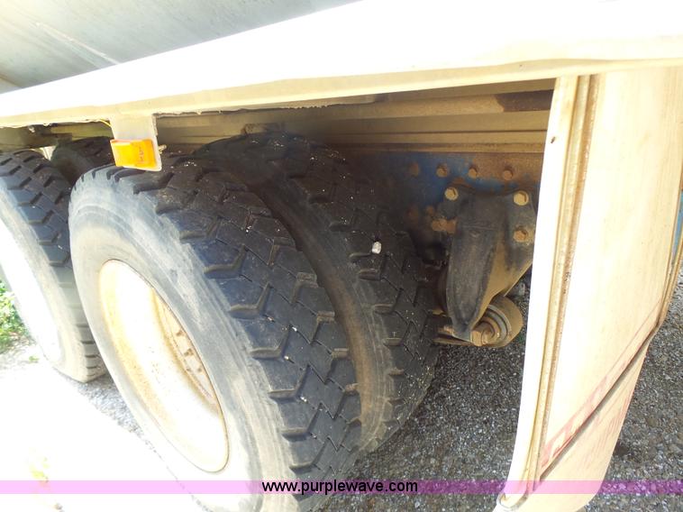 image for item L6213 1995 Freightliner FLD feed delivery truck