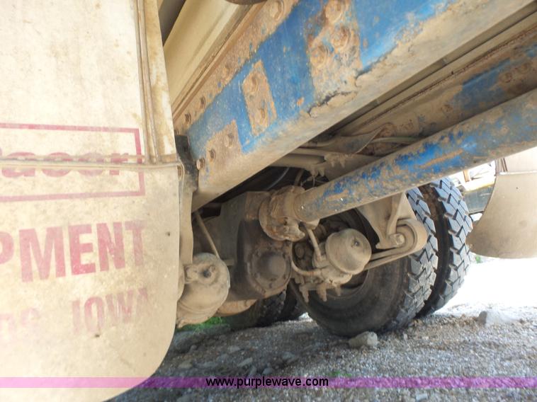 image for item L6213 1995 Freightliner FLD feed delivery truck