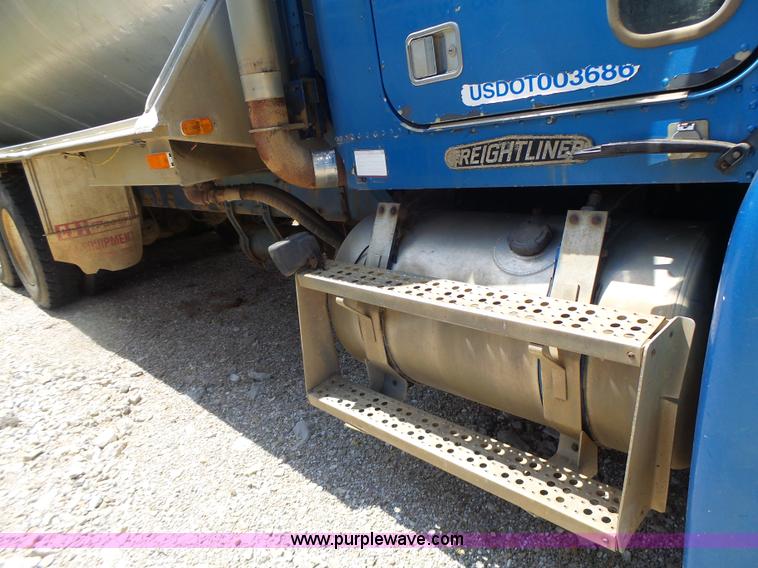 image for item L6213 1995 Freightliner FLD feed delivery truck