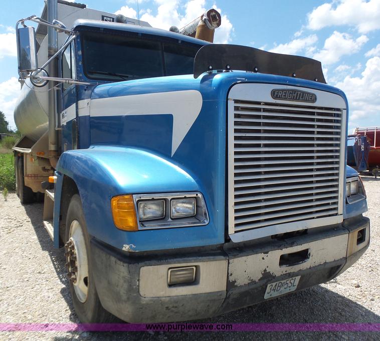 image for item L6213 1995 Freightliner FLD feed delivery truck