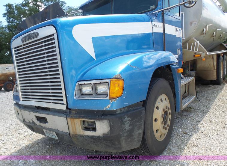 image for item L6213 1995 Freightliner FLD feed delivery truck