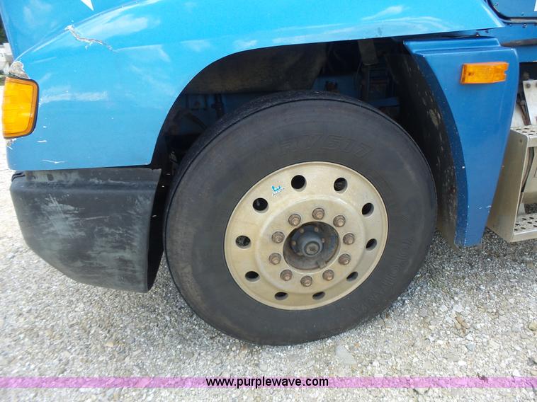 image for item L6213 1995 Freightliner FLD feed delivery truck