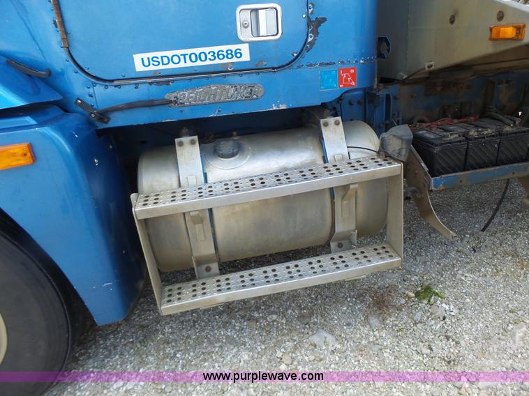 image for item L6213 1995 Freightliner FLD feed delivery truck