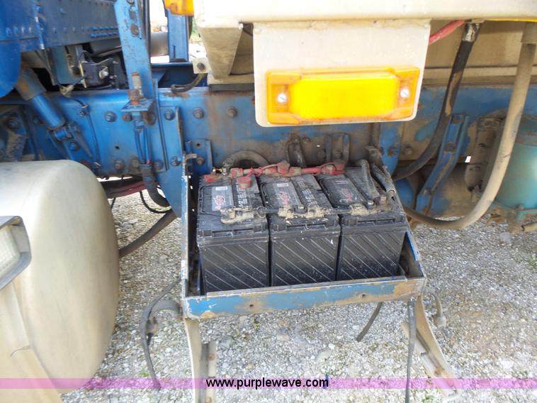 image for item L6213 1995 Freightliner FLD feed delivery truck