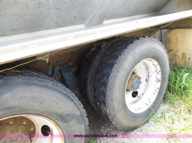 image for item L6213 1995 Freightliner FLD feed delivery truck