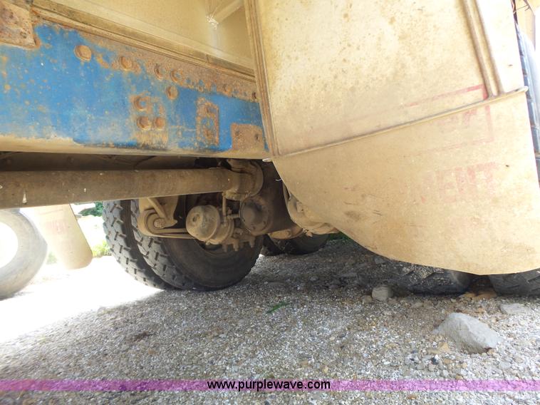 image for item L6213 1995 Freightliner FLD feed delivery truck