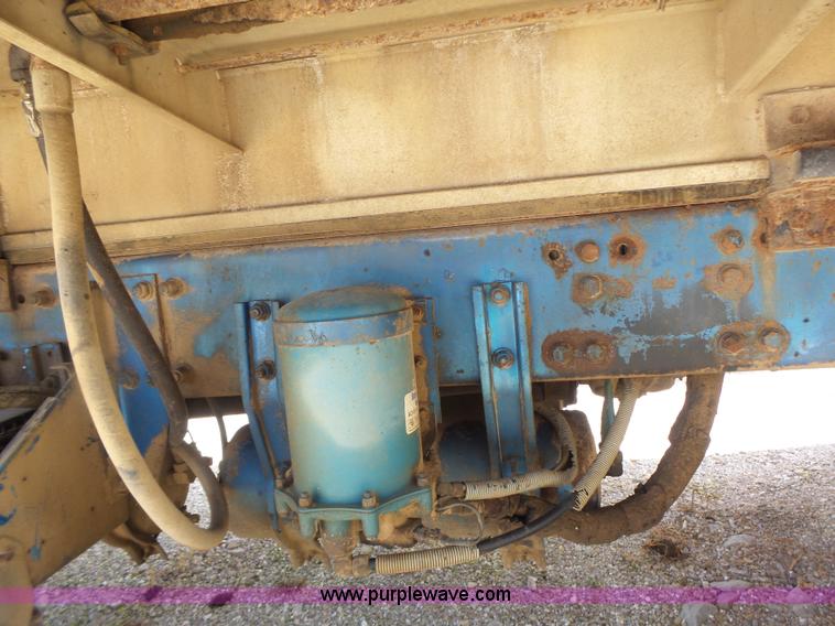 image for item L6213 1995 Freightliner FLD feed delivery truck