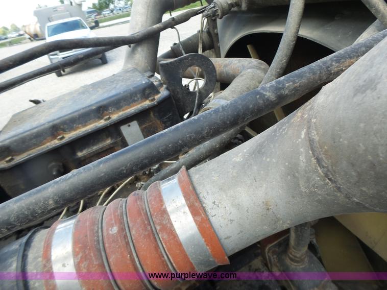 image for item L6213 1995 Freightliner FLD feed delivery truck