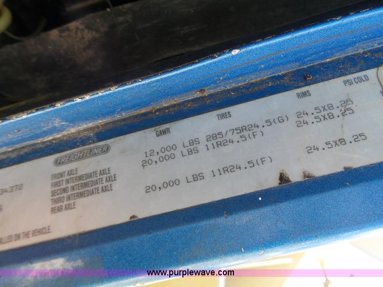 image for item L6213 1995 Freightliner FLD feed delivery truck