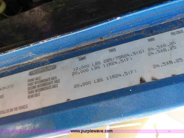 image for item L6213 1995 Freightliner FLD feed delivery truck