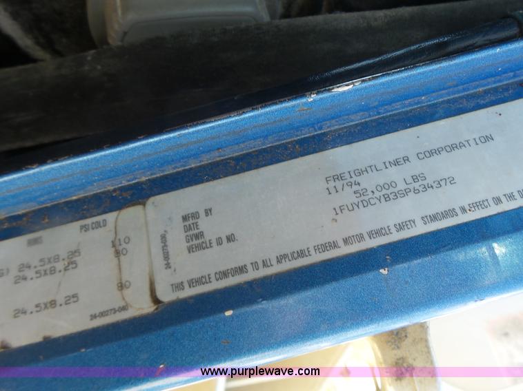 image for item L6213 1995 Freightliner FLD feed delivery truck