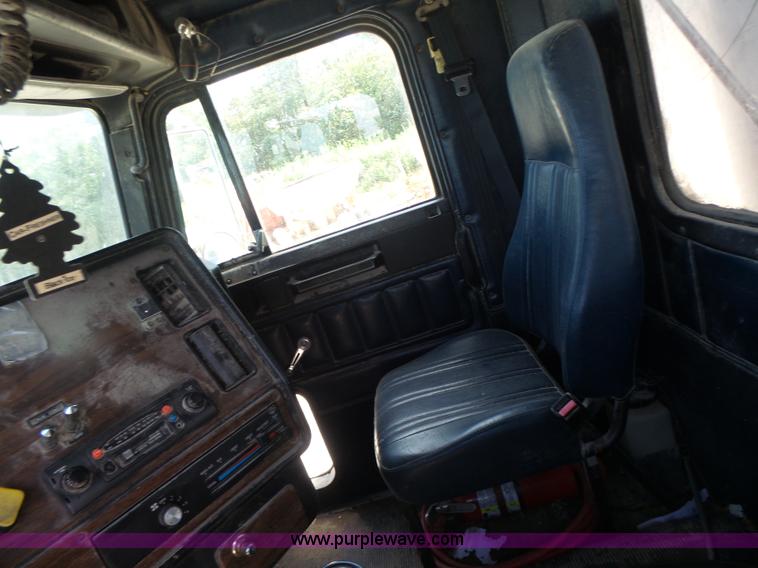 image for item L6213 1995 Freightliner FLD feed delivery truck