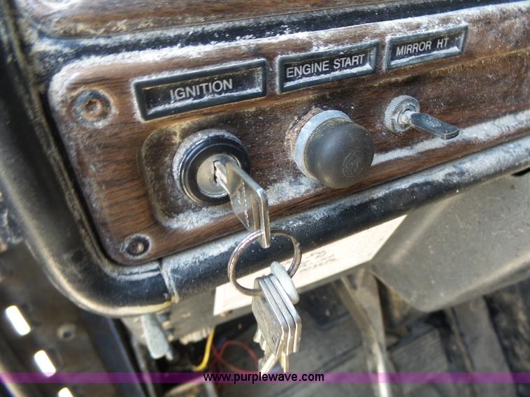 image for item L6213 1995 Freightliner FLD feed delivery truck