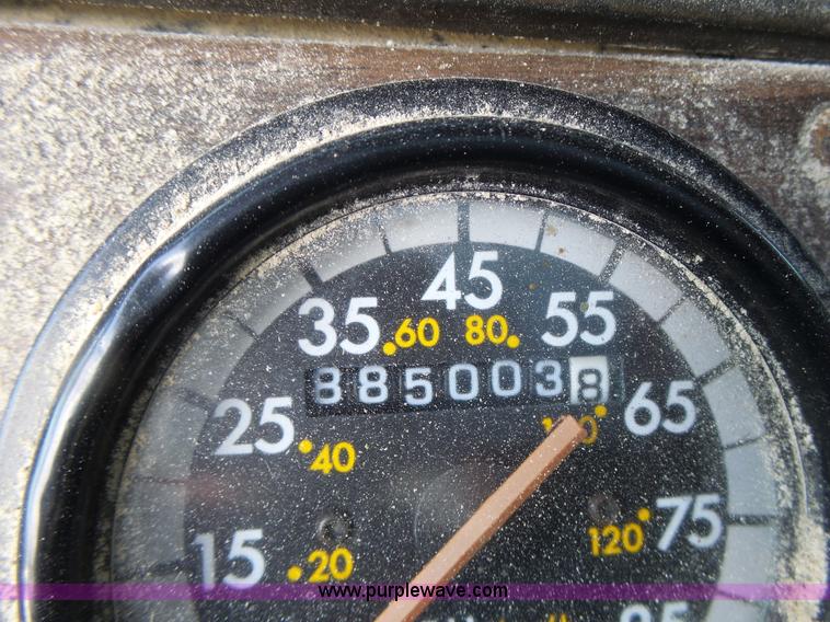 image for item L6213 1995 Freightliner FLD feed delivery truck