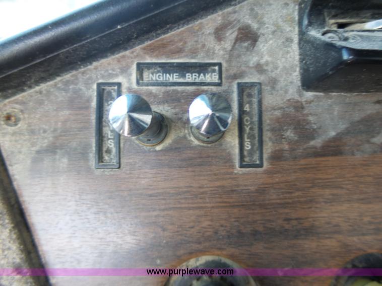 image for item L6213 1995 Freightliner FLD feed delivery truck