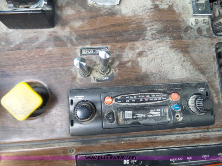 image for item L6213 1995 Freightliner FLD feed delivery truck