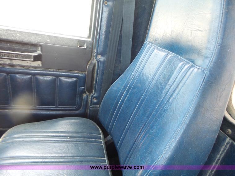 image for item L6213 1995 Freightliner FLD feed delivery truck