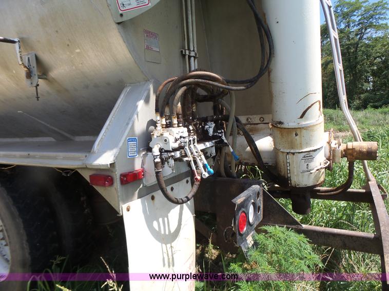 image for item L6213 1995 Freightliner FLD feed delivery truck