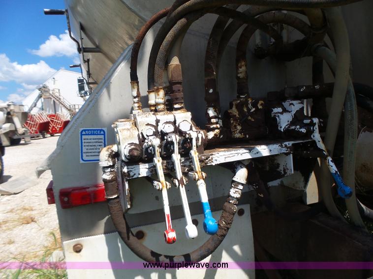 image for item L6213 1995 Freightliner FLD feed delivery truck