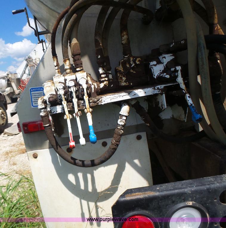 image for item L6213 1995 Freightliner FLD feed delivery truck