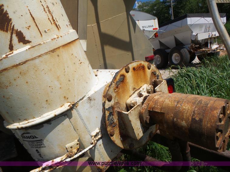 image for item L6213 1995 Freightliner FLD feed delivery truck