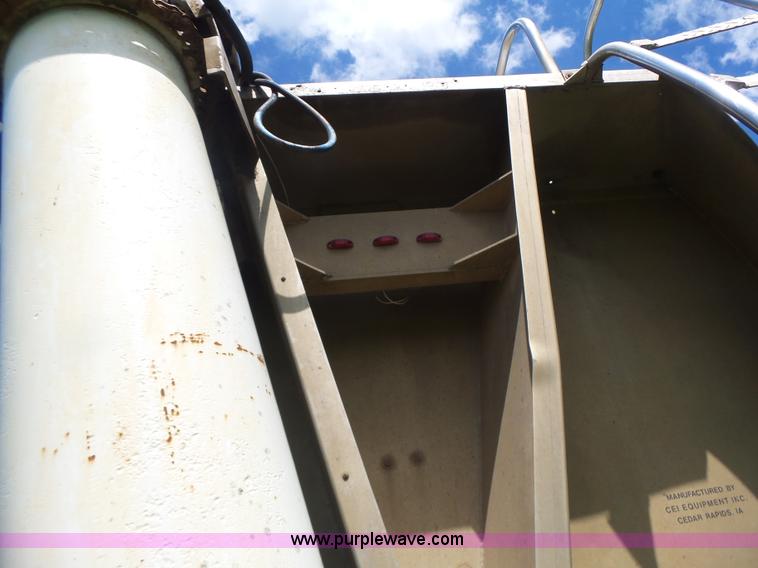 image for item L6213 1995 Freightliner FLD feed delivery truck