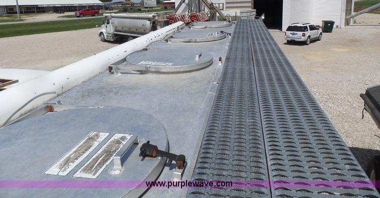 image for item L6213 1995 Freightliner FLD feed delivery truck