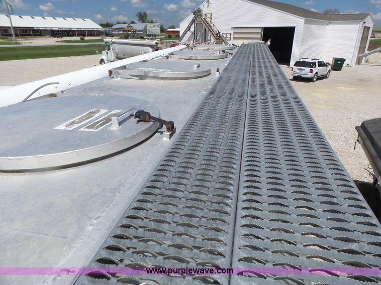 image for item L6213 1995 Freightliner FLD feed delivery truck