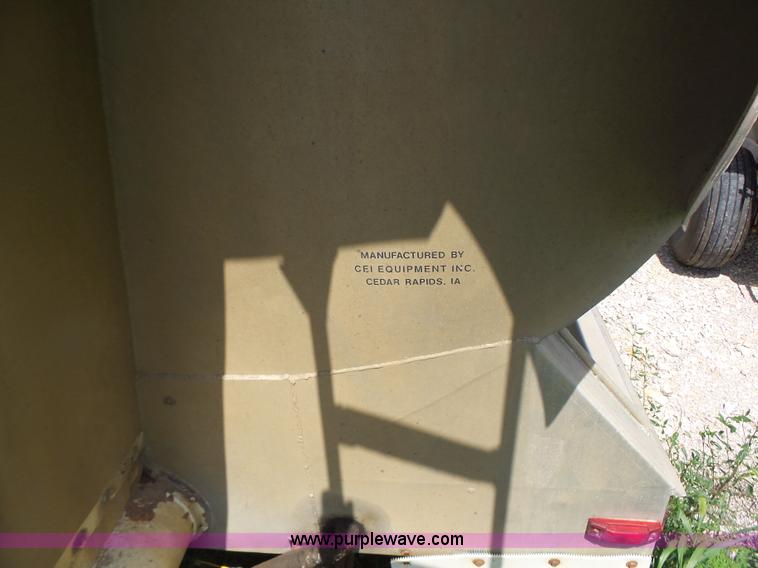 image for item L6213 1995 Freightliner FLD feed delivery truck